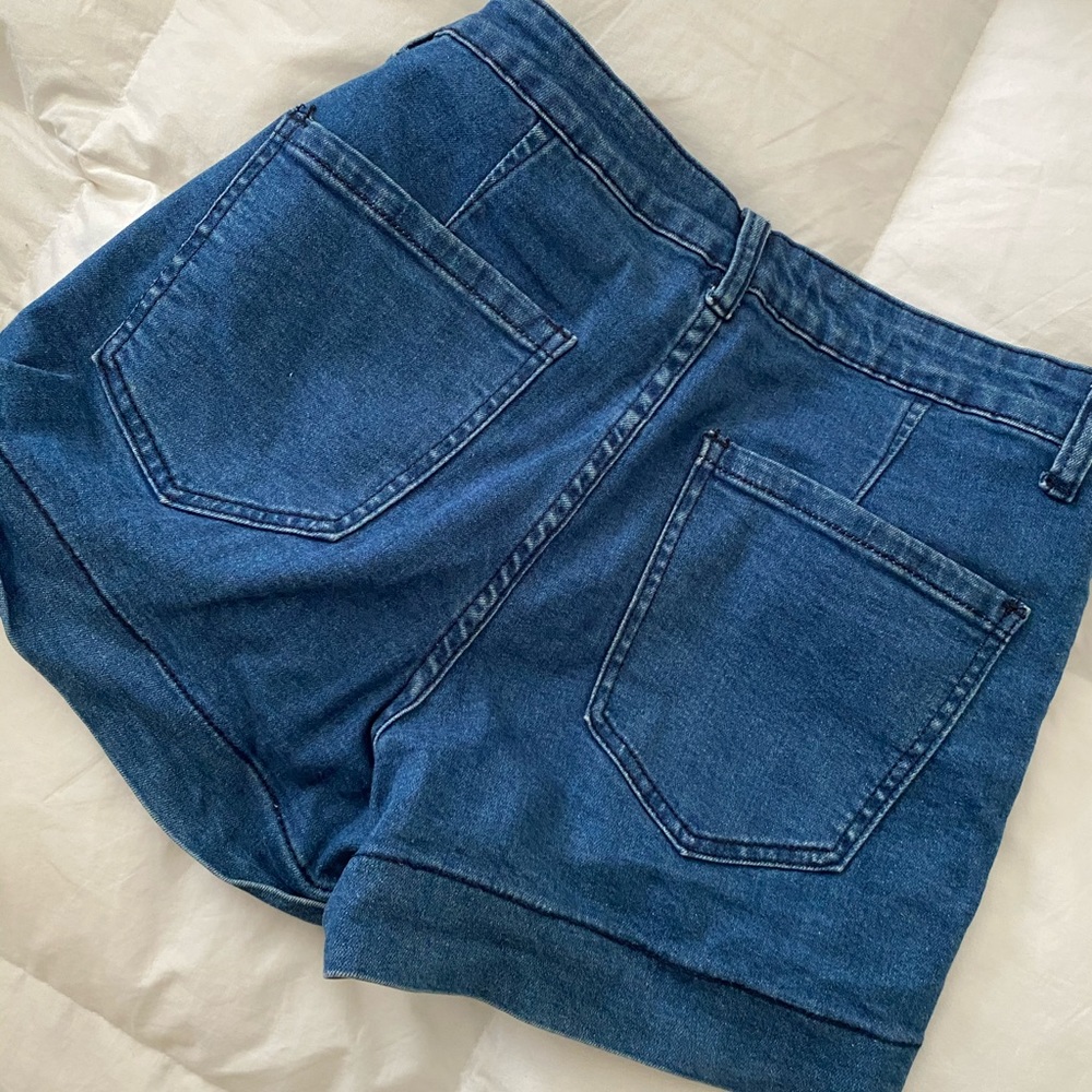Shorts - Picture 2 of 5
